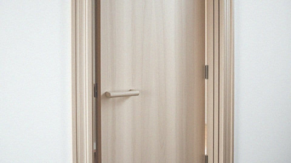 Jakie są standardowe wymiary drzwi prawych 80?