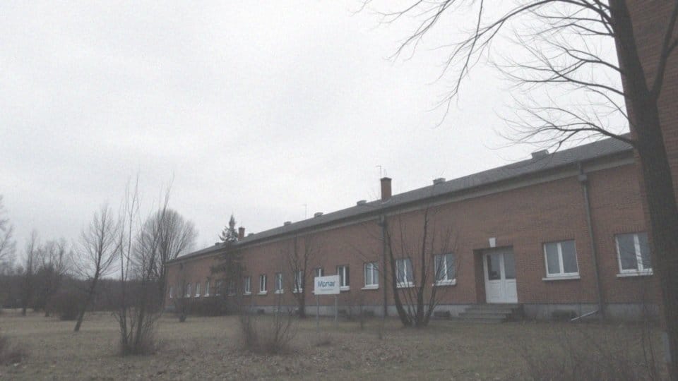 Jakie są trudności związane z terapią w Monarze?