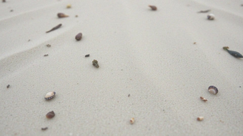 Jak woda wpływa na zagęszczanie piasku?