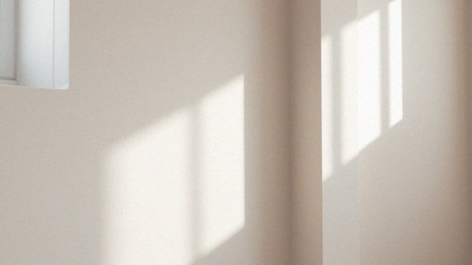 Kolor satyna jak wygląda? Właściwości i zalety farb satynowych